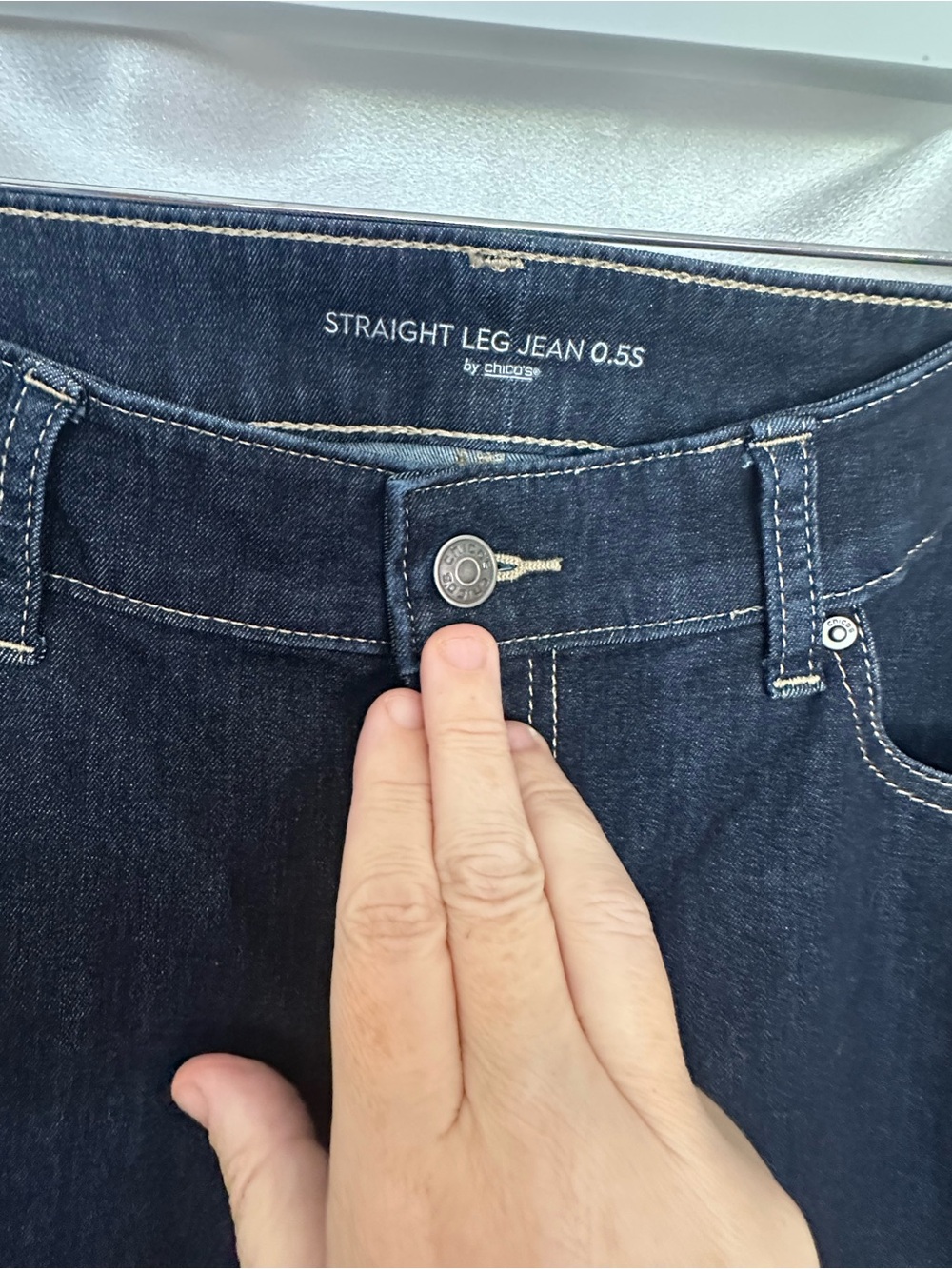 Chico’s Straight Leg Jeans Dark Wash Stretch 0.5 Short US 6 - Picture 3 of 7